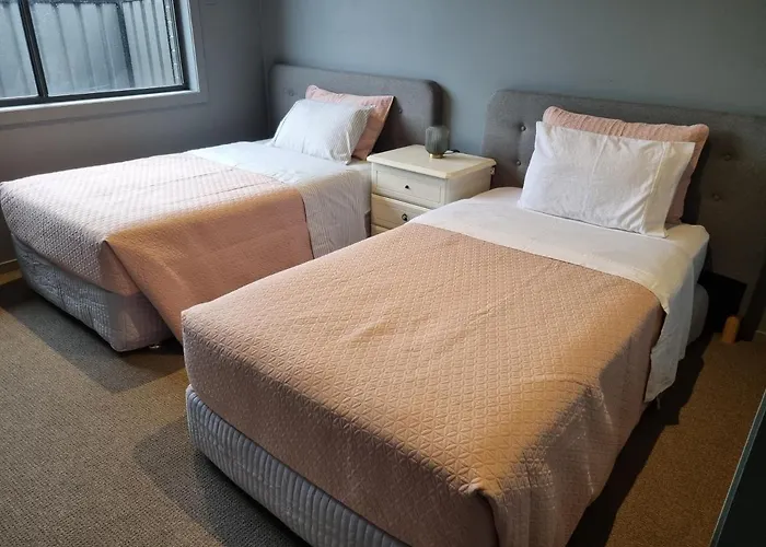 Peaceful 3 Bedroom House In Melton Vic