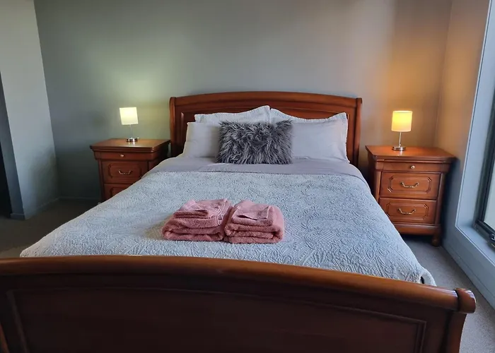 Peaceful 3 Bedroom House In Melton Vic